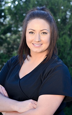 Headshot of dental assistant Kristina